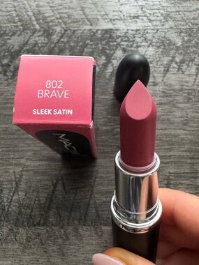 MAC MACximal Sleek Satin Lipstick - Brave (NIB)